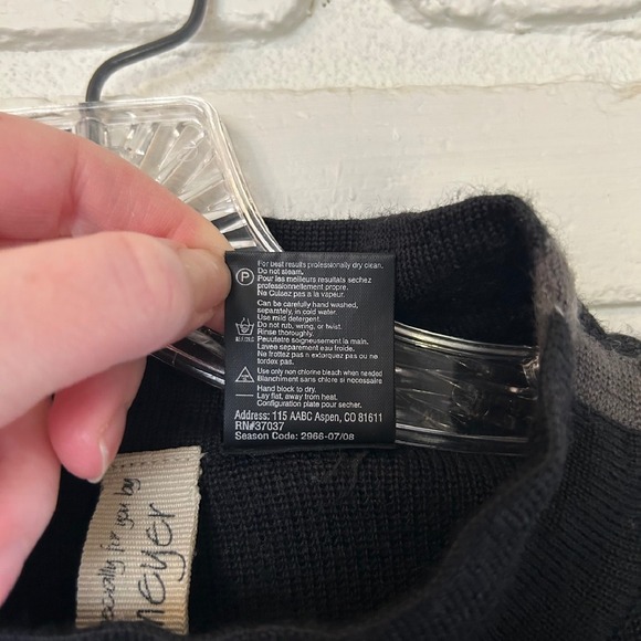 Obermeyer Red White Black Gray Block‎ Print Knit Sweater Women's Size Large - Picture 4 of 6